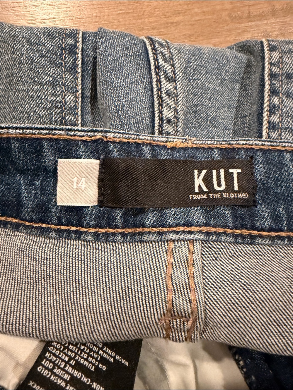 Kut from the Kloth Rachael High Rise Mom Jeans in Blue Wash - Picture 7 of 8